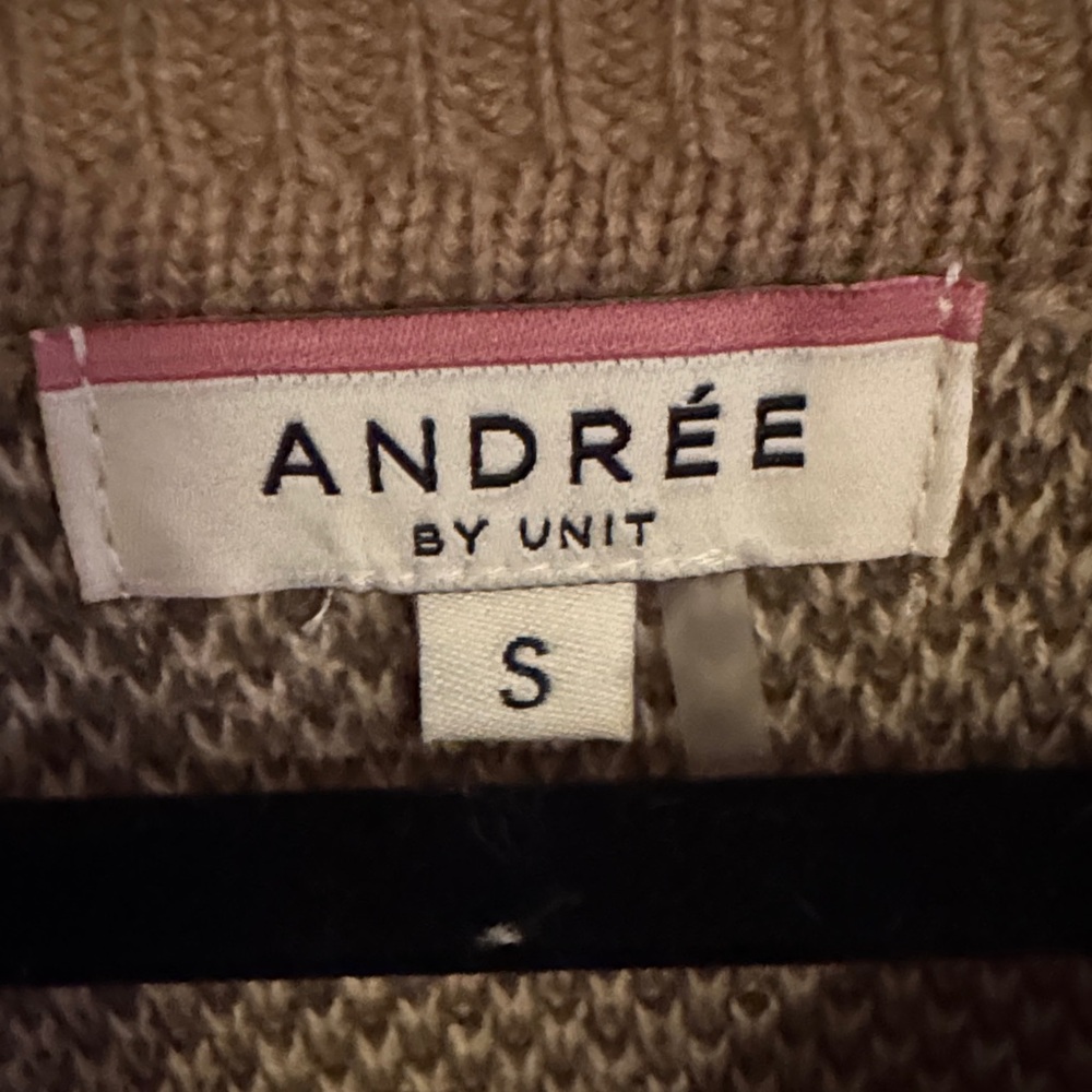 ANDREE BY UNIT Leopard Patterned Tan and Cream Sweater - Picture 2 of 9